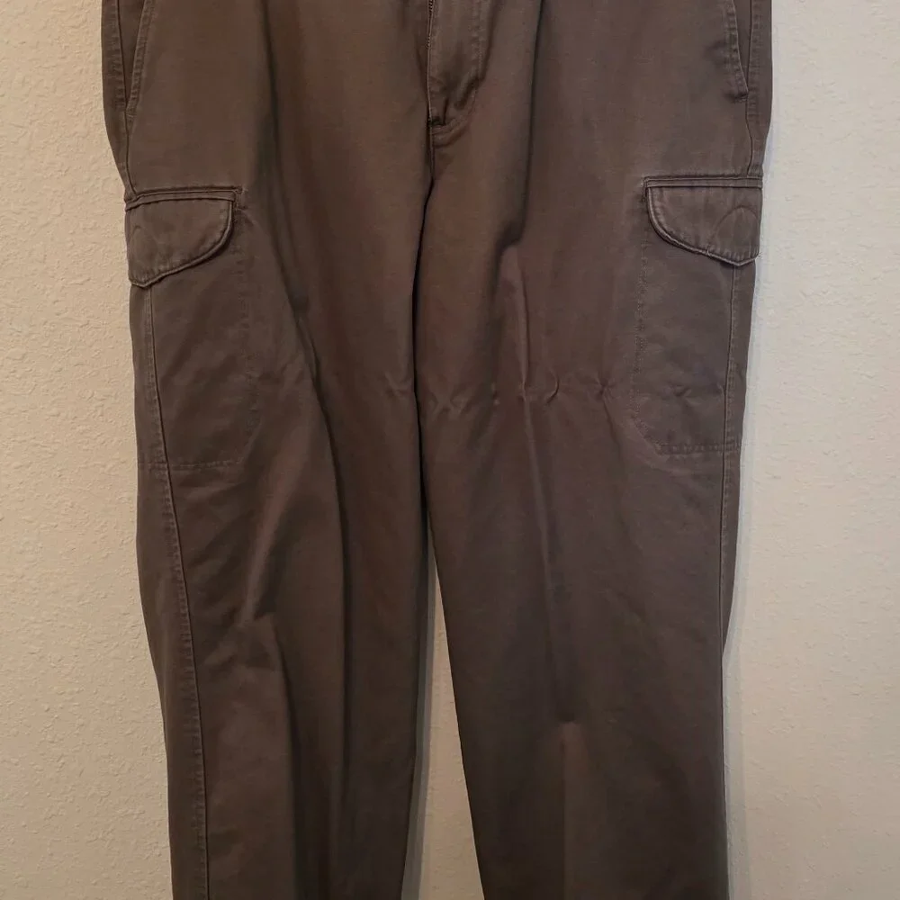 Dockers Non-Pleated Cargo Pants. Men's Size 38